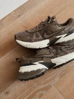 نایک v2k(وی تو کی) قهوه‌ای