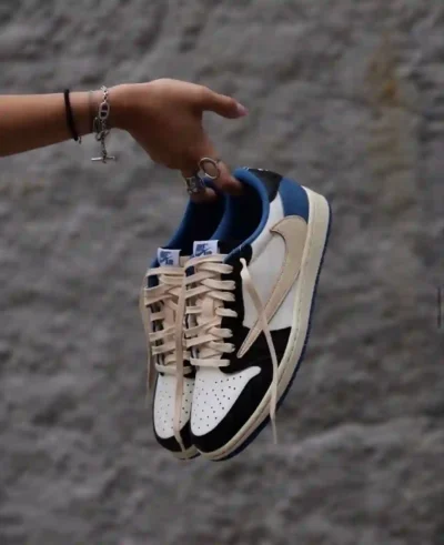 کتونی ایر جردن 1(وان) سفید مشکی آبی /jordan 1 retro low og sp fragment x travis scott