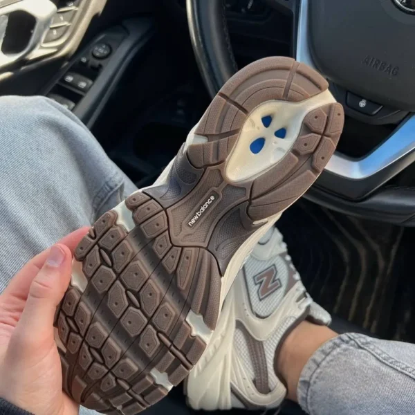 نیوبالانس 530 سفید قهوه‌ای