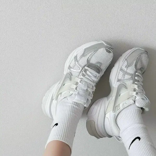 کتونی v2k سفید نقره‌ای