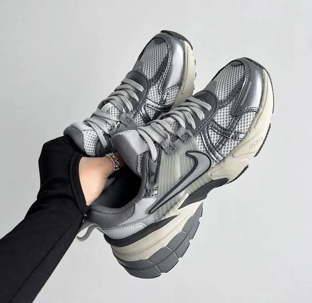 nike v2k run pure platinum wolf grey-optimized کتونی نایک v2k طوسی نقرهای اورجینال
