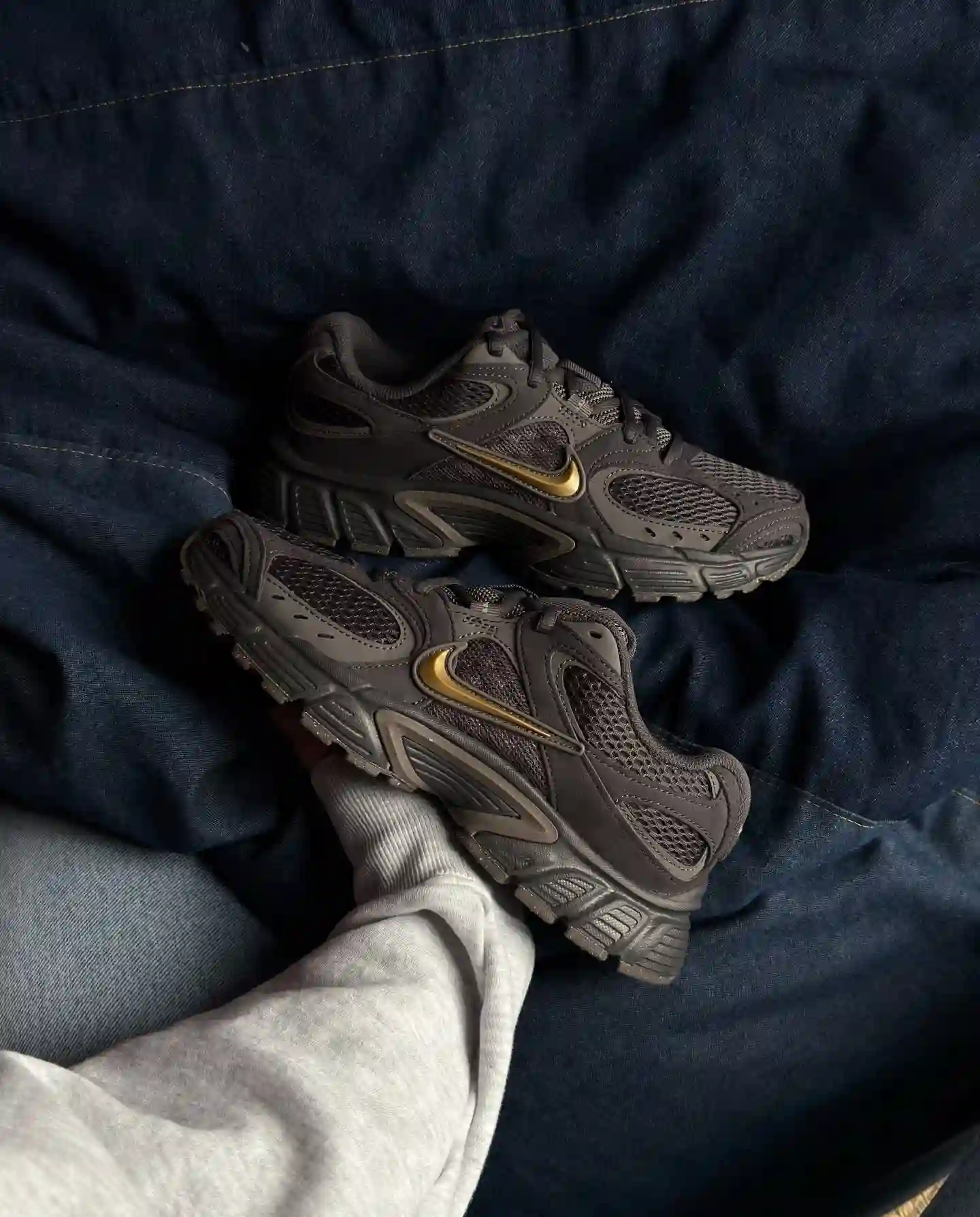 nike v5 rnr black gold کتونی نایک v5 rnr مشکی طلایی