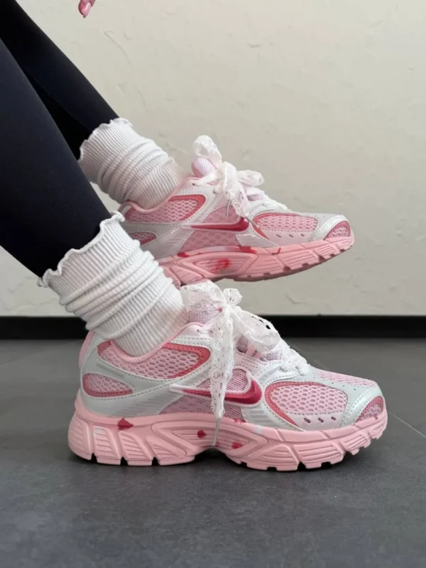 خرید کتونی نایک وی5 صورتی