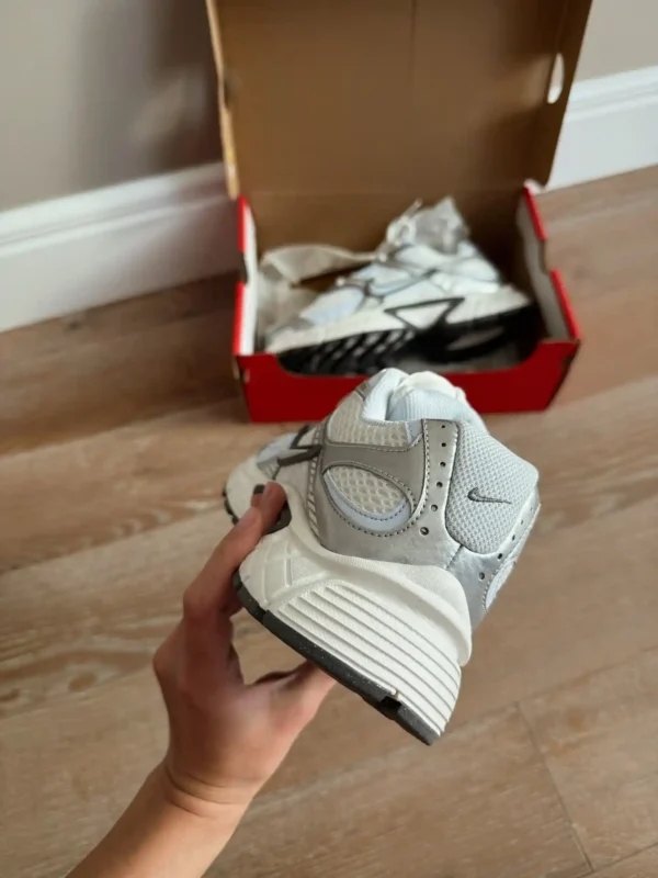 کفش نایک v5 سفید آبی