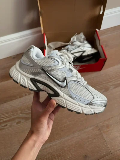 نایک وی 5 سفید آبی