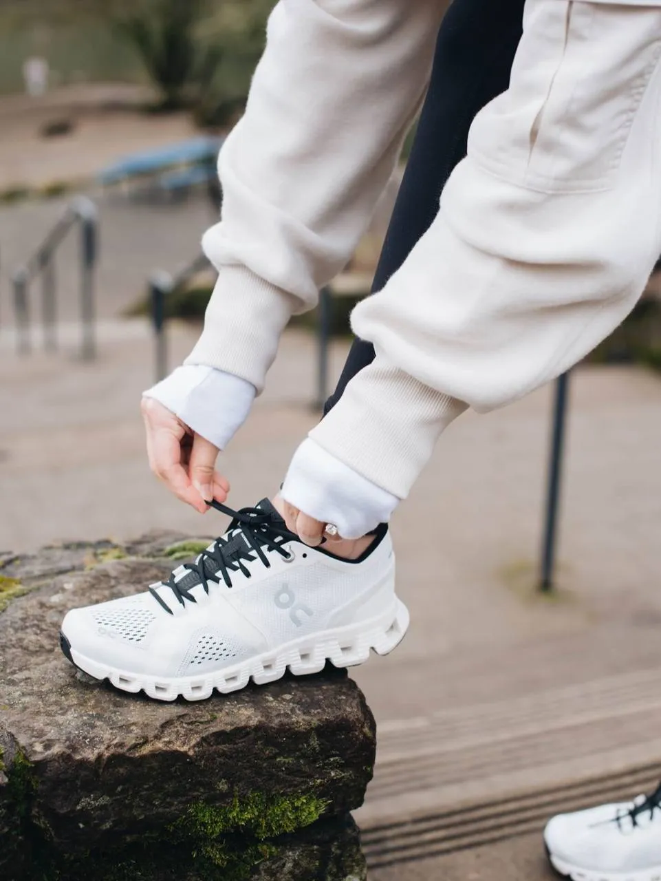 on running cloud 4 white black 9 on running cloud 4 black _ کتونی آنرانینگ کلود 4 سفید مشکی _ کتونی آن رانینگ کلود 4 سفید مشکی